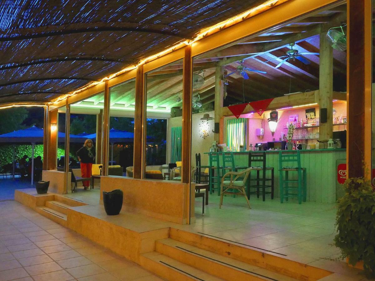 Hotel Les Cigalous Salavas Exteriér fotografie